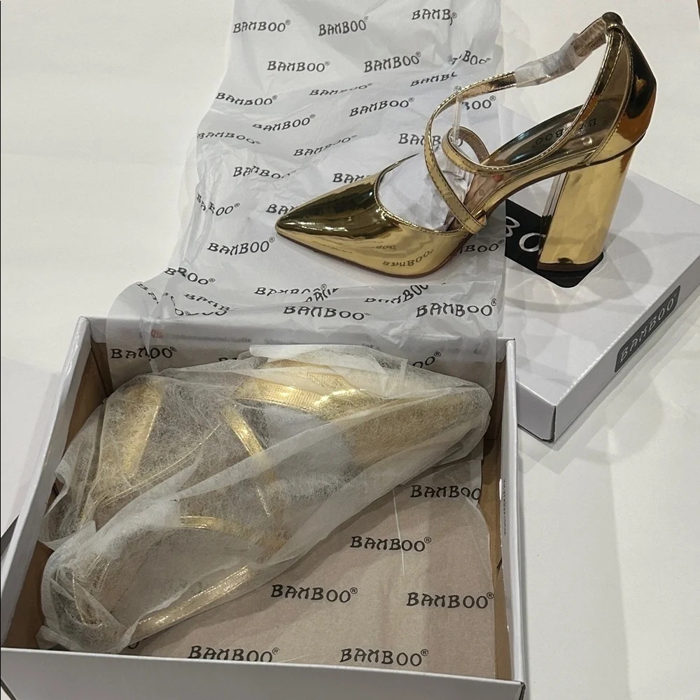 BAMBOO Shiny Metallic Gold disco Pointed toe Women's block Heels 8.5 new in box